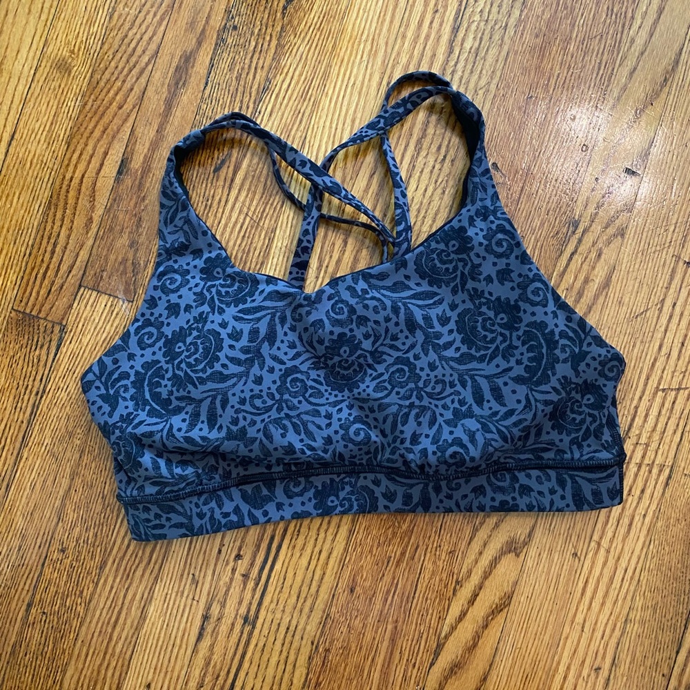Lululemon sports bra Size 8